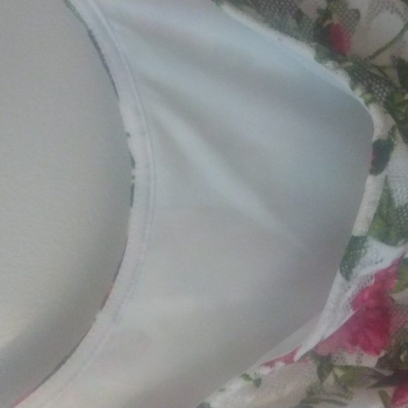 Size 22W - Beautiful white flowered dress by Perceptions. -- sleeveless - Picture 8 of 8